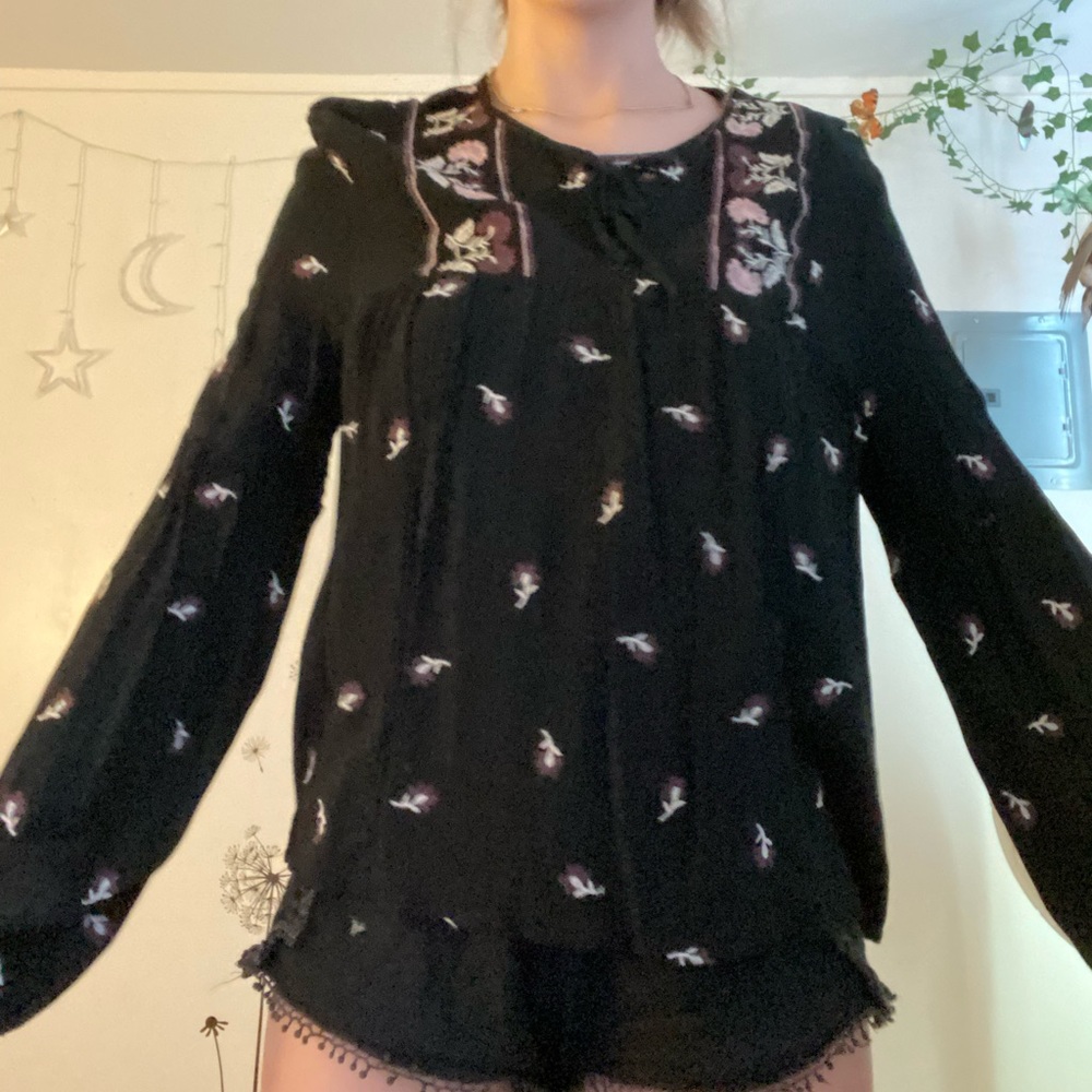 Fae et francine, black with flower blouse